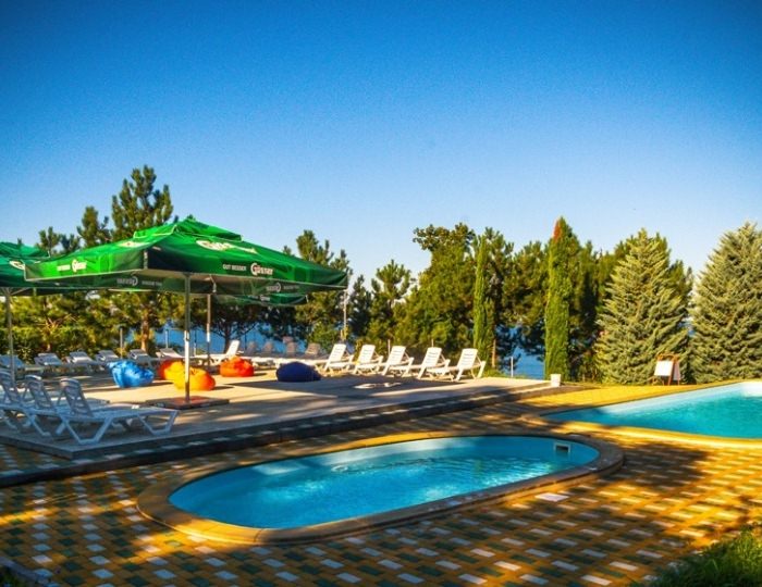 Открытый бассейн - Парк-отель «Небуг»